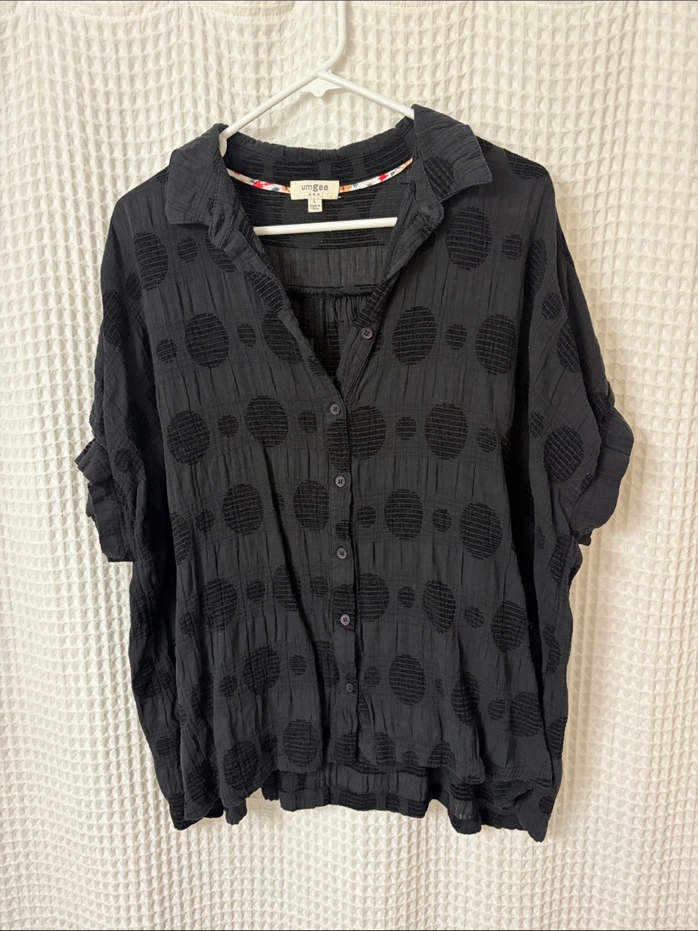 Umgee Black Button Down Polka Dot Textured Large Top - Picture 4 of 6